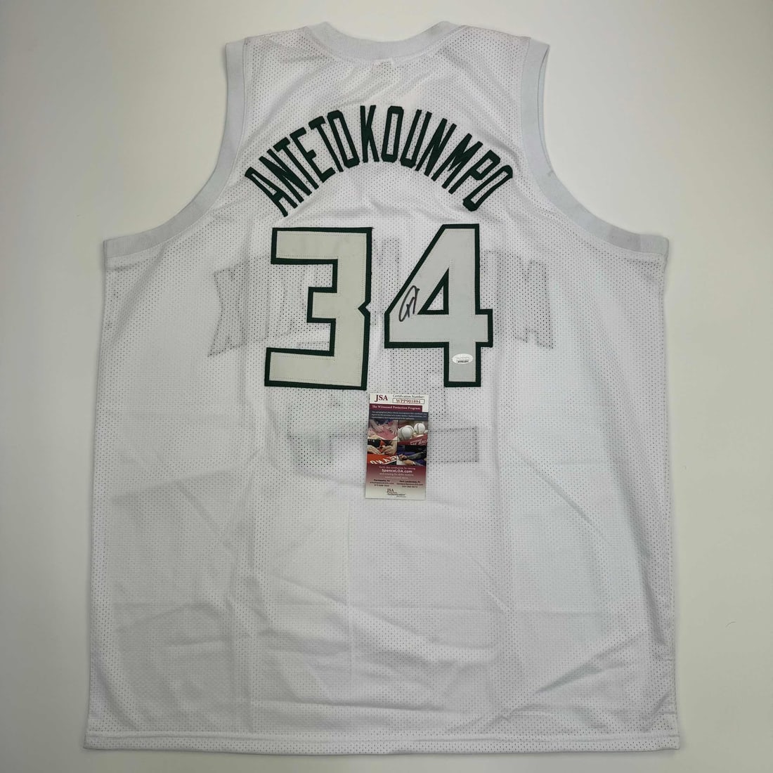 Giannis Antetokounmpo Autographed Milwaukee Bucks White Jersey JSA COA: Giannis Antetokounmpo Autographed Milwaukee Bucks White Jersey JSA COA This authentic autographed Giannis Antetokounmpo Milwaukee White Jersey is a must-have for any NBA fan and collector. Featuring t