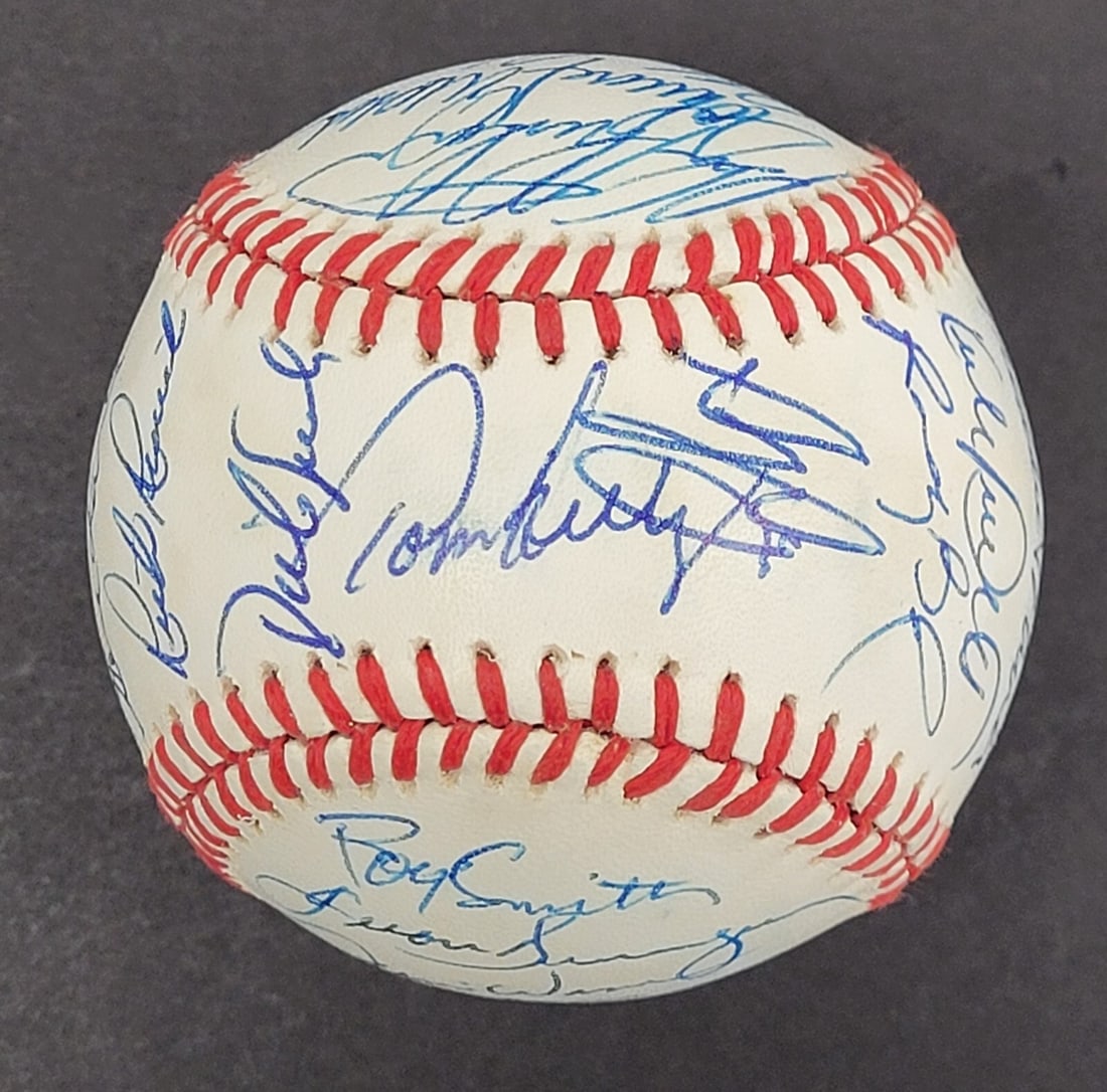 1988 Minnesota Twins Team Signed Baseball with Kirby Puckett Beckett COA (1 of 8)