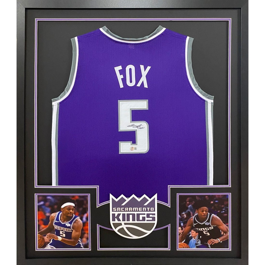 De'Aaron Fox Autographed Framed Jersey Sacramento Kings Beckett Authenticated: De'Aaron Fox Autographed Framed Jersey Sacramento Kings Beckett Authenticated This framed jersey features a stunning autographed De'Aaron Fox signature, showcasing the star player of the Sacramento Ki
