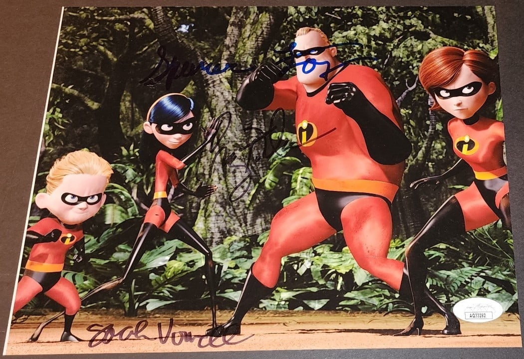 The Incredibles Cast Signed 8x10 Photo JSA Authenticated Nelson Vowell Fox: The Incredibles Cast Signed 8x10 Photo JSA Authenticated Nelson Vowell Fox This is an original autographed 8x10 photograph featuring the cast of 'The Incredibles,' signed by Craig T. Nelson, Sarah Vow
