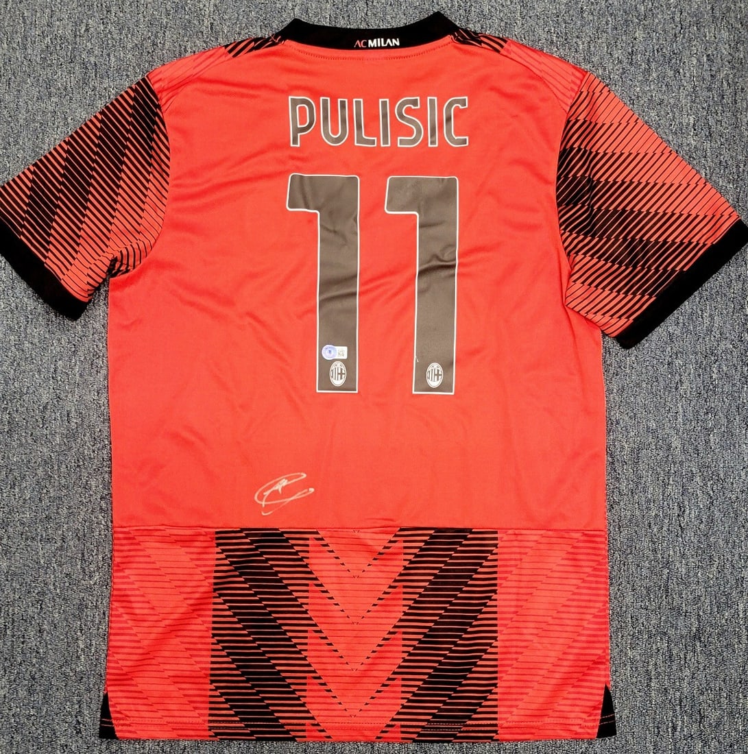 Christian Pulisic Signed USA Soccer Jersey Beckett Authenticated: Christian Pulisic Signed USA Soccer Jersey Beckett Authenticated This is an original signed jersey of Christian Pulisic, showcasing his autograph authenticated by Beckett Authentication Services (BAS)