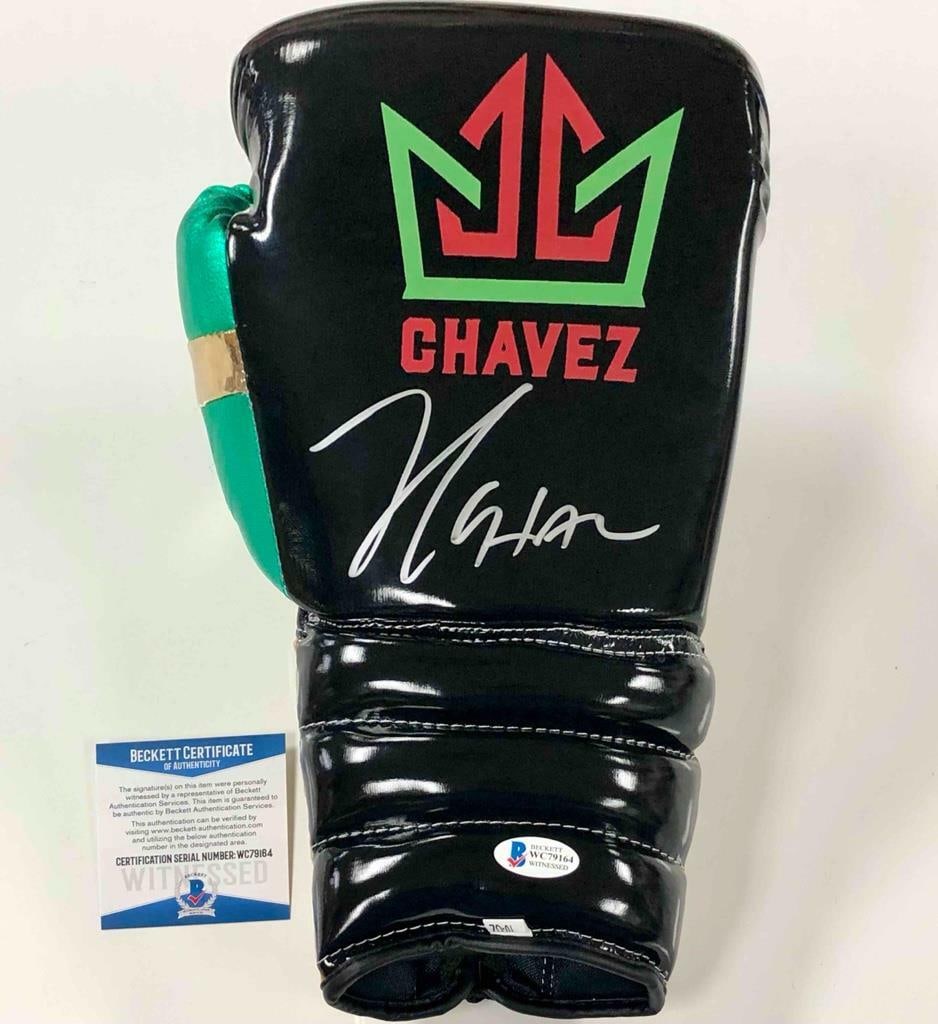 Julio Cesar Chavez Signed Boxing Glove with BAS Authentication (1 of 5)