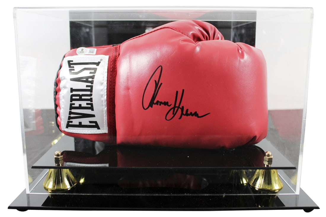 Tommy Hearns Signed Everlast Glove with Beckett Authentication (1 of 3)