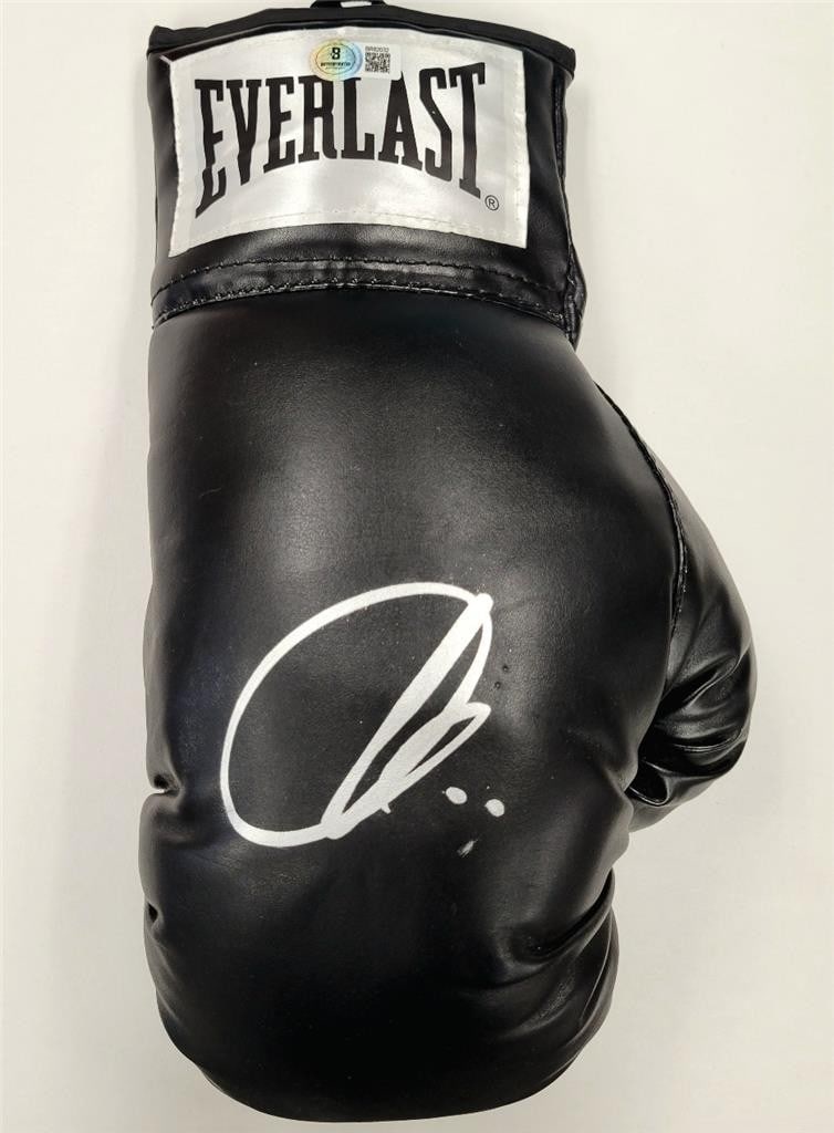 Everlast Boxing Glove with George Kambosos Jr Signature Beckett Authenticated (1 of 4)