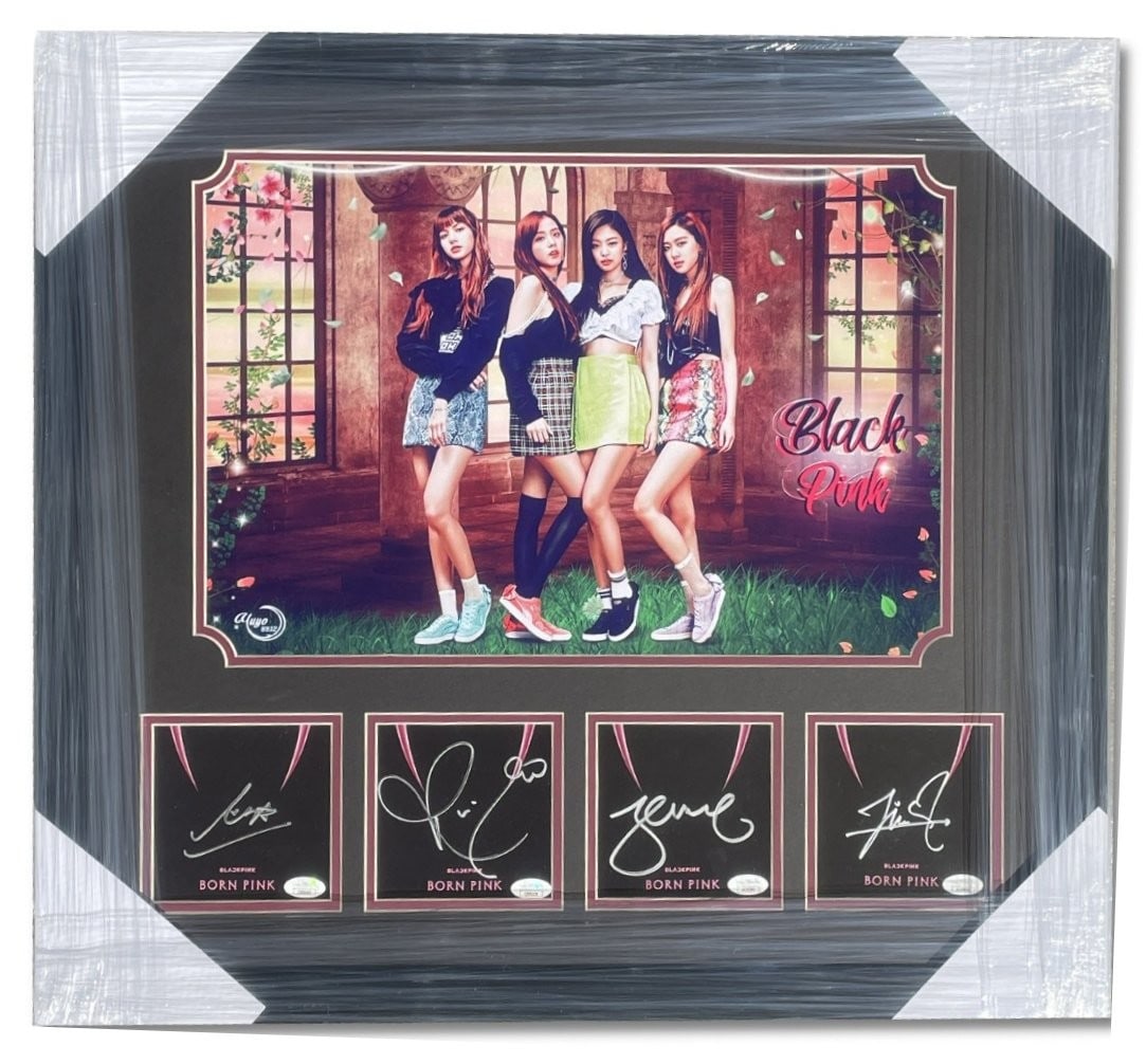 Blackpink Autographed CD Inserts Framed JSA Authenticated Rose Lisa Jennie Jisoo 24x26: Blackpink Autographed CD Inserts Framed JSA Authenticated Rose Lisa Jennie Jisoo 24x26 This framed collectible features autographed CD inserts from the iconic K-pop group Blackpink, including signatur