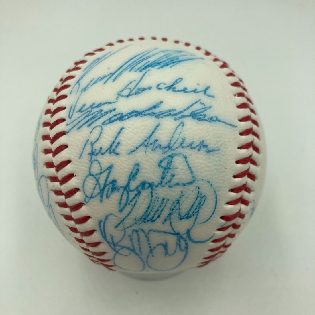1986 New York Mets World Series Signed Baseball with JSA COA: 1986 New York Mets World Series Signed Baseball with JSA COA Celebrate the legacy of the 1986 New York Mets with this vintage team-signed baseball. This authentic collectible features 26 signatures fr