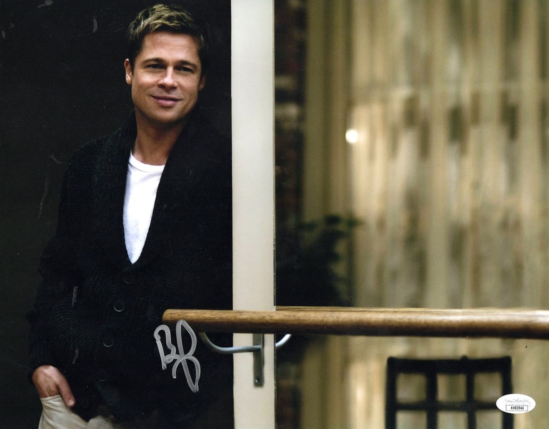 Brad Pitt Signed 11x14 Photo Outdoor Smile JSA Authenticated: Brad Pitt Signed 11x14 Photo Outdoor Smile JSA Authenticated This stunning 11x14 photograph features Brad Pitt, beautifully captured outdoors with a charming smile. The photo is an original piece that