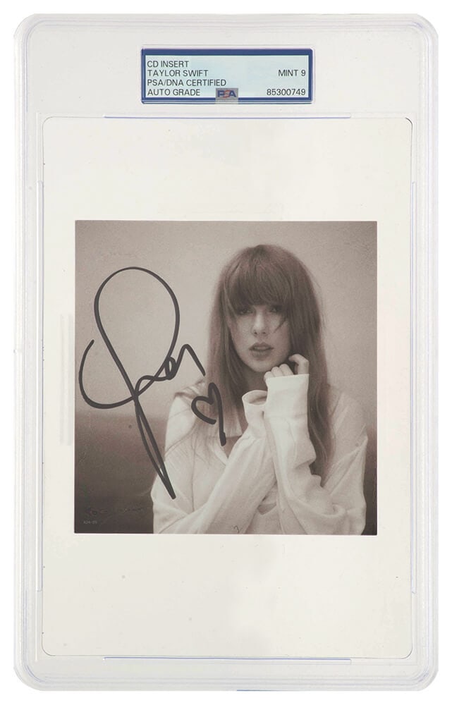Taylor Swift Signed 5x5 CD Insert with Heart PSA Auto 9 (1 of 2)