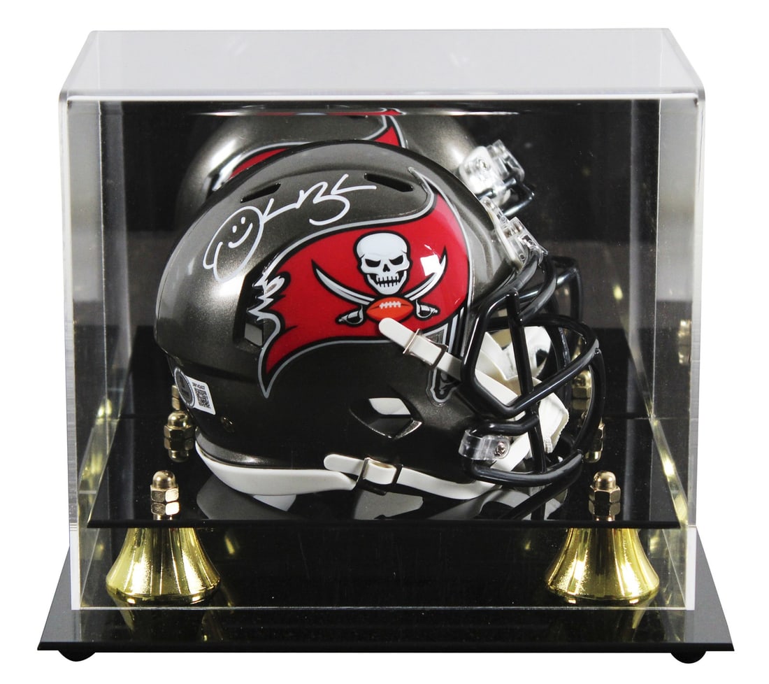 Derrick Brooks Signed Buccaneers Mini Helmet with BAS Authentication: Derrick Brooks Signed Buccaneers Mini Helmet with BAS Authentication This original autographed Speed Mini Helmet features the signature of Derrick Brooks, a legendary player from the Tampa Bay Buccane