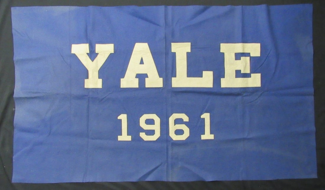 Vintage 1961 Yale Bulldogs NCAA Blue Felt Banner 64.5x38 (1 of 2)