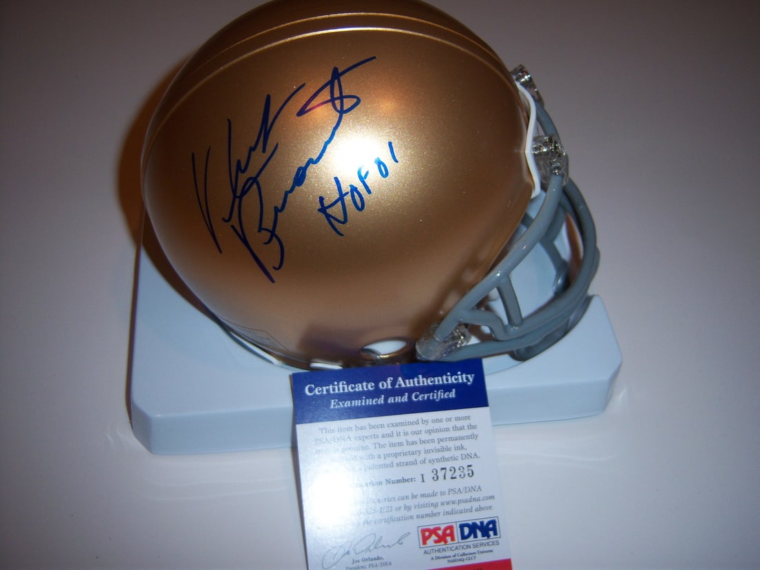 Nick Buoniconti autographed Notre Dame mini helmet with PSA DNA authentication: Nick Buoniconti autographed Notre Dame mini helmet with PSA DNA authentication This is a pre-owned Notre Dame Fighting Irish mini helmet signed by Nick Buoniconti, a Hall of Fame inductee in 2001. The