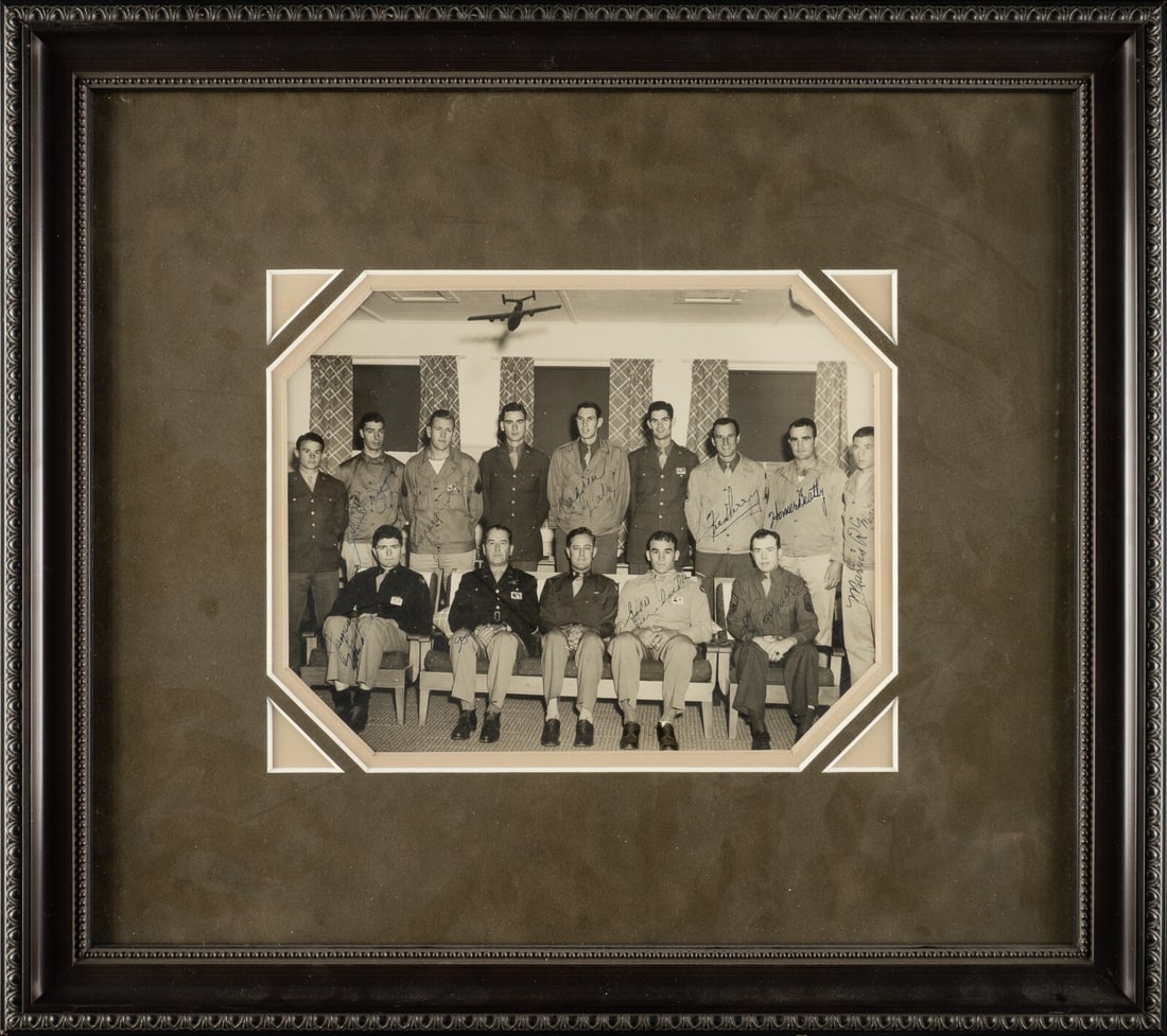 Joe DiMaggio Signed WWII Army Photo Framed JSA COA (1 of 12)