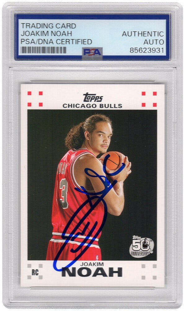 Joakim Noah Signed Bulls Topps Rookie Card #9 PSA Encapsulated (1 of 2)
