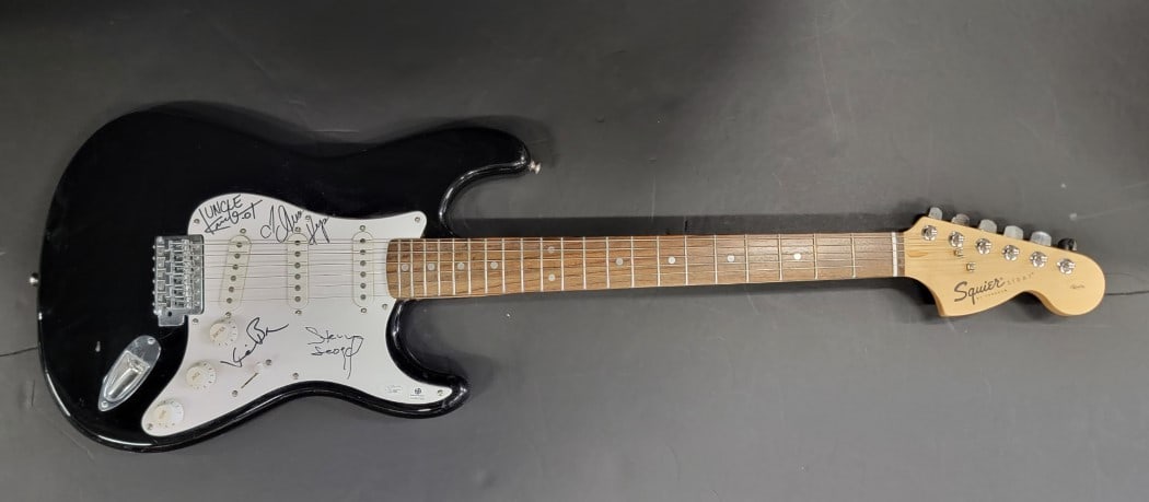 Alicia Keys Kevin Bacon Signed Electric Guitar JSA Authenticated (1 of 3)