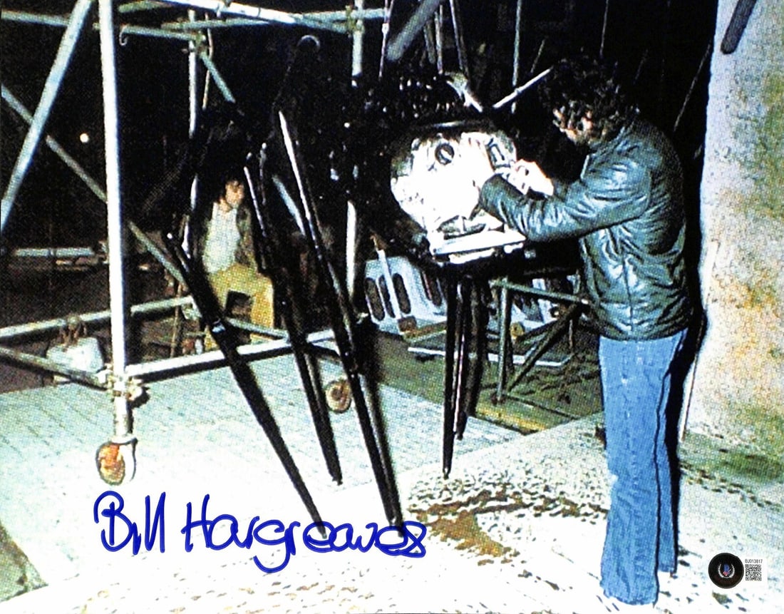 Bill Hargreaves Signed 11x14 Star Wars B'omarr Monk Photo Beckett Authenticated: Bill Hargreaves Signed 11x14 Star Wars B'omarr Monk Photo Beckett Authenticated This is an original 11x14 inch color photograph signed by Bill Hargreaves, who contributed to the creation of the B'omar