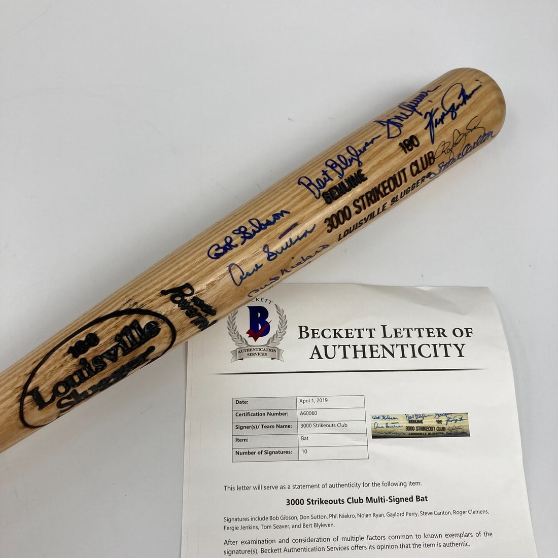 Nolan Ryan Tom Seaver Signed 3000 Strikeout Club Bat with Beckett COA: Nolan Ryan Tom Seaver Signed 3000 Strikeout Club Bat with Beckett COA This commemorative Louisville Slugger bat celebrates the prestigious 3,000 Strikeout Club, featuring the signatures of ten legenda