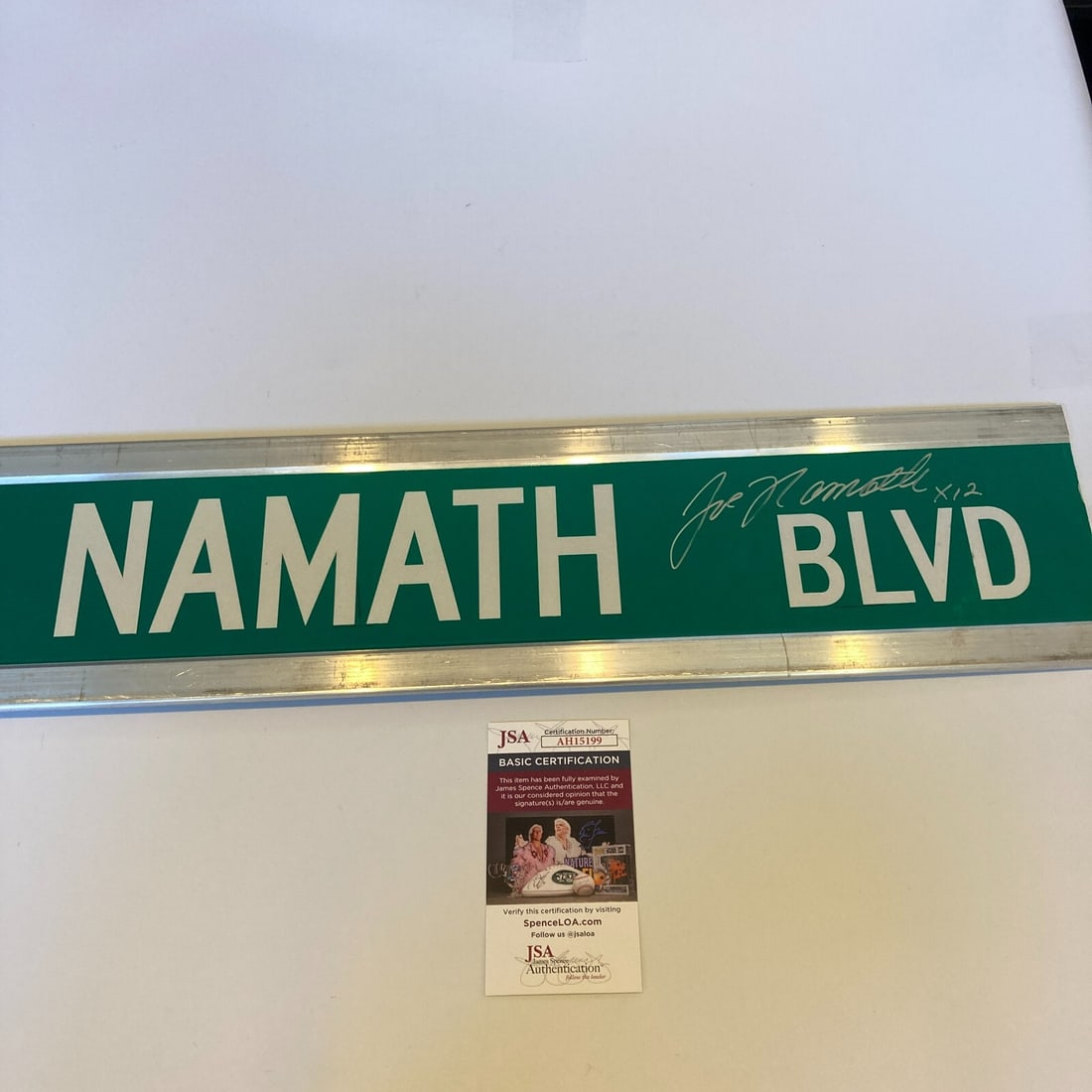 Joe Namath Signed 6x30 Street Sign JSA Authenticated: Joe Namath Signed 6x30 Street Sign JSA Authenticated This is a pre-owned full-size double-sided street sign measuring 6x30 inches, featuring the signature of football legend Joe Namath. The sign is au
