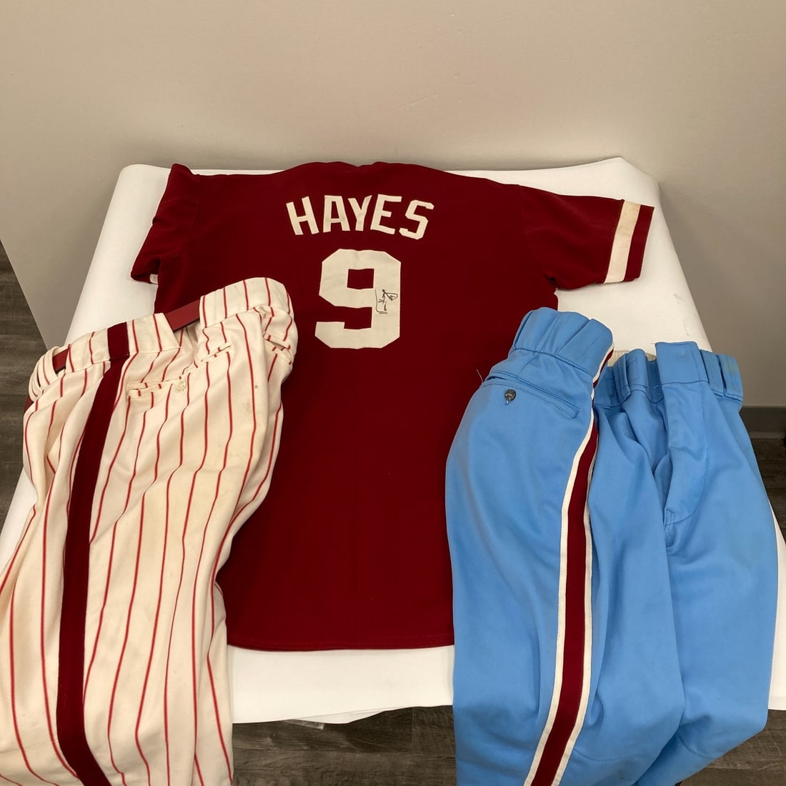 Von Hayes 1988 Game Used Phillies Jersey with MEARS COA and Provenance: Von Hayes 1988 Game Used Phillies Jersey with MEARS COA and Provenance This is a 1988 Game Used Philadelphia Phillies Jersey Uniform worn by Von Hayes, complete with a full letter Certificate of Authe