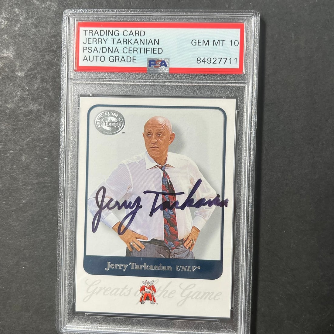 2001 Fleer #36 Jerry Tarkanian Signed Card PSA/DNA Authenticated: 2001 Fleer #36 Jerry Tarkanian Signed Card PSA/DNA Authenticated This is a 2001 Fleer #36 trading card featuring the signature of Jerry Tarkanian, the legendary basketball coach known for his time at