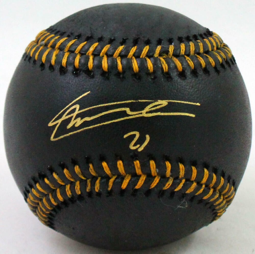 Vladimir Guerrero Jr. Signed Rawlings OML Black Baseball JSA Authenticated: Vladimir Guerrero Jr. Signed Rawlings OML Black Baseball JSA Authenticated This is an original autographed Rawlings OML black baseball by MLB star Vladimir Guerrero Jr. The ball features a clear signa