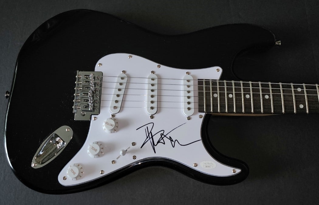 Dave Matthews Autographed Guitar with JSA COA for Collectors (1 of 5)