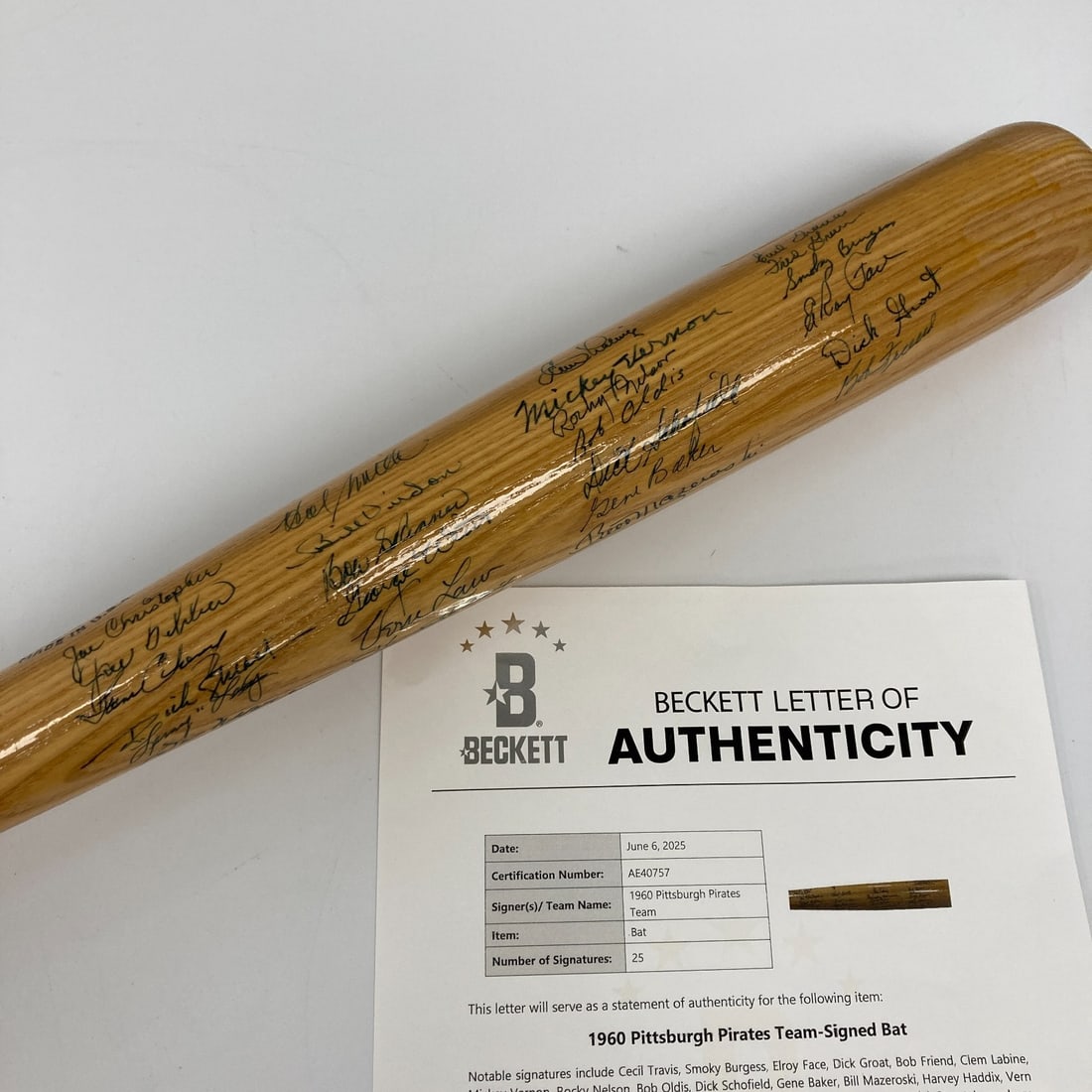 1960 Pittsburgh Pirates Signed Bat with Beckett COA: 1960 Pittsburgh Pirates Signed Bat with Beckett COA Celebrate the legacy of baseball with this commemorative Adirondack bat honoring the 1960 Pittsburgh Pirates World Series Champions. This unique pie