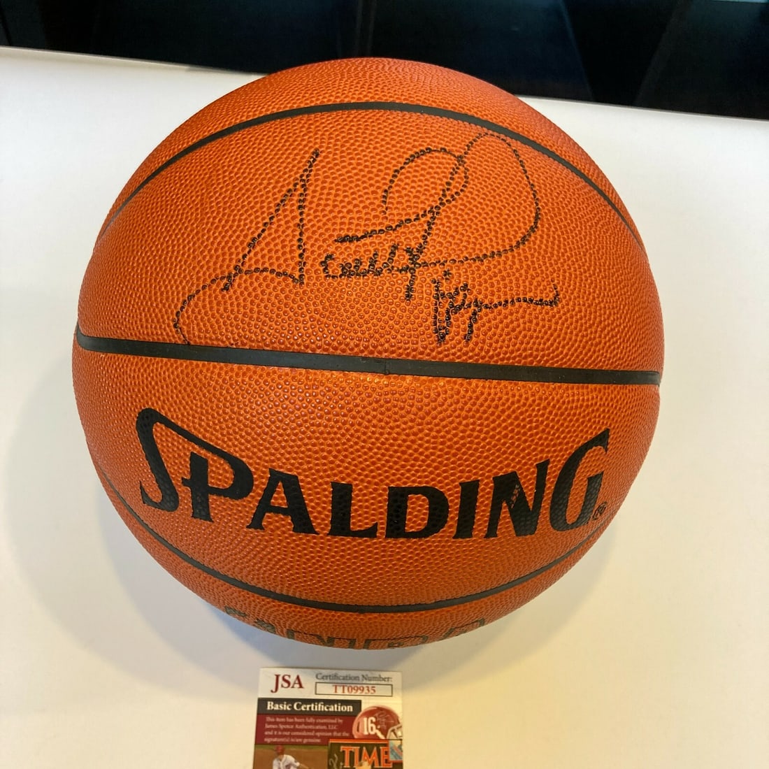 Scottie Pippen Signed Spalding NBA Game Basketball JSA COA Chicago Bulls: Scottie Pippen Signed Spalding NBA Game Basketball JSA COA Chicago Bulls This is an officially licensed Spalding NBA game basketball, personally signed by basketball legend Scottie Pippen. The ball co