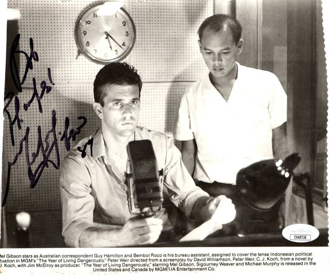 Mel Gibson Signed Photo Year of Living Dangerously JSA Authenticated: Mel Gibson Signed Photo Year of Living Dangerously JSA Authenticated This is an original autographed photograph of Mel Gibson from the film "The Year of Living Dangerously." Measuring approximately 7.