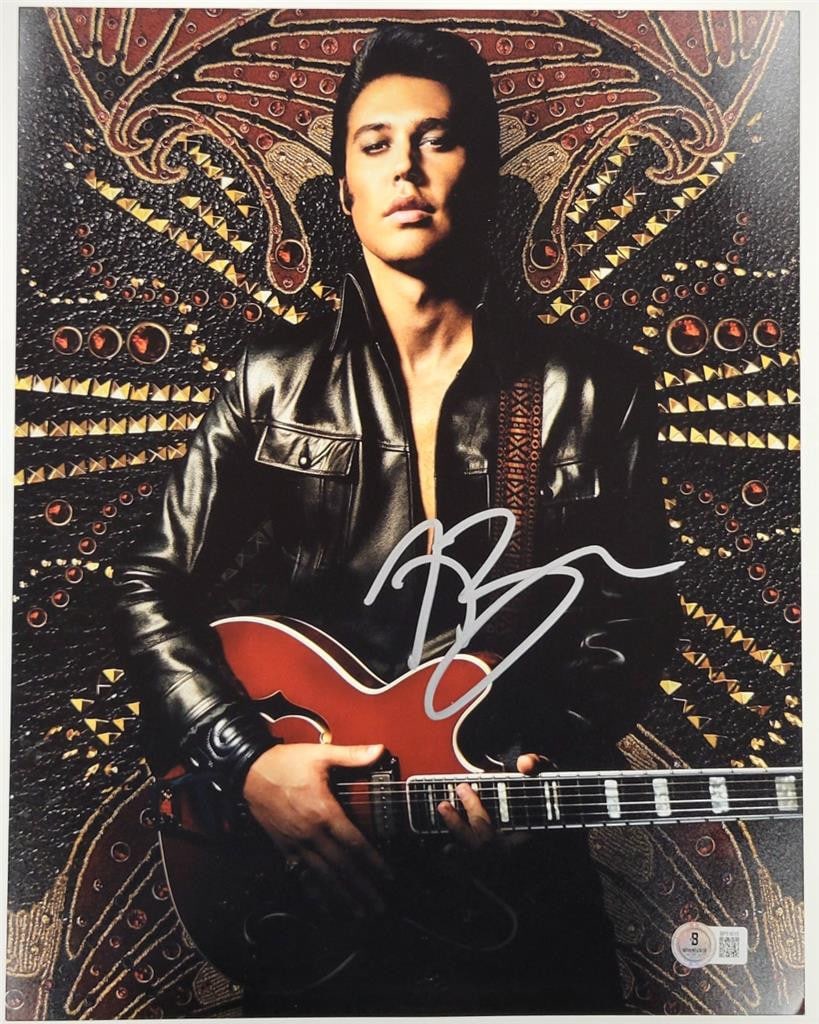 11x14 photograph autographed by Austin Butler as Elvis with Beckett authentication: 11x14 photograph autographed by Austin Butler as Elvis with Beckett authentication This is an original 11x14 photograph featuring Austin Butler's autograph as Elvis Presley. The autograph is authentic