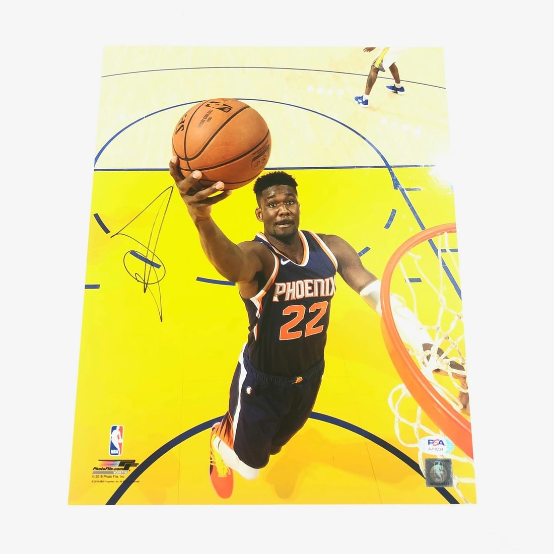 DeAndre Ayton Autographed 11x14 Photo PSA/DNA Phoenix Suns: DeAndre Ayton Autographed 11x14 Photo PSA/DNA Phoenix Suns This is an original 11x14 photograph of DeAndre Ayton, a prominent player for the Phoenix Suns, featuring his authentic signature. The autogr