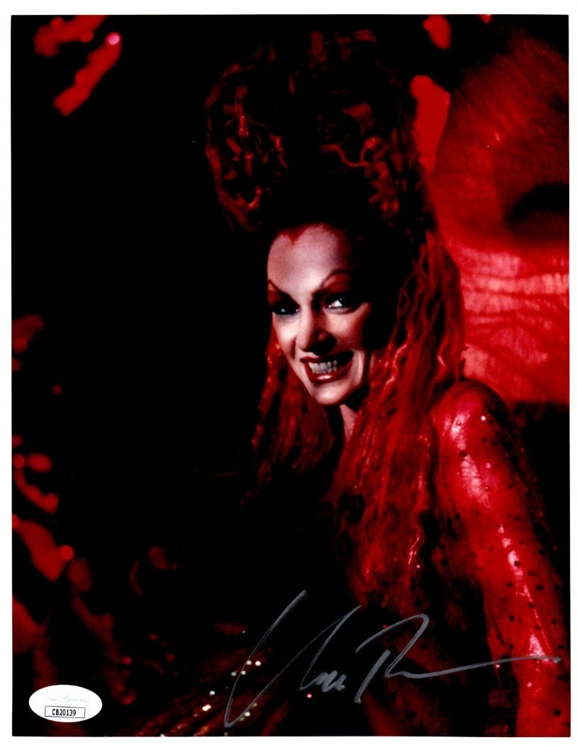 Uma Thurman Autographed 8X10 Photo as Poison Ivy JSA Authenticated: Uma Thurman Autographed 8X10 Photo as Poison Ivy JSA Authenticated This authentic 8x10 photograph features Uma Thurman as Poison Ivy from "Batman & Robin," elegantly signed by her. The photo is source