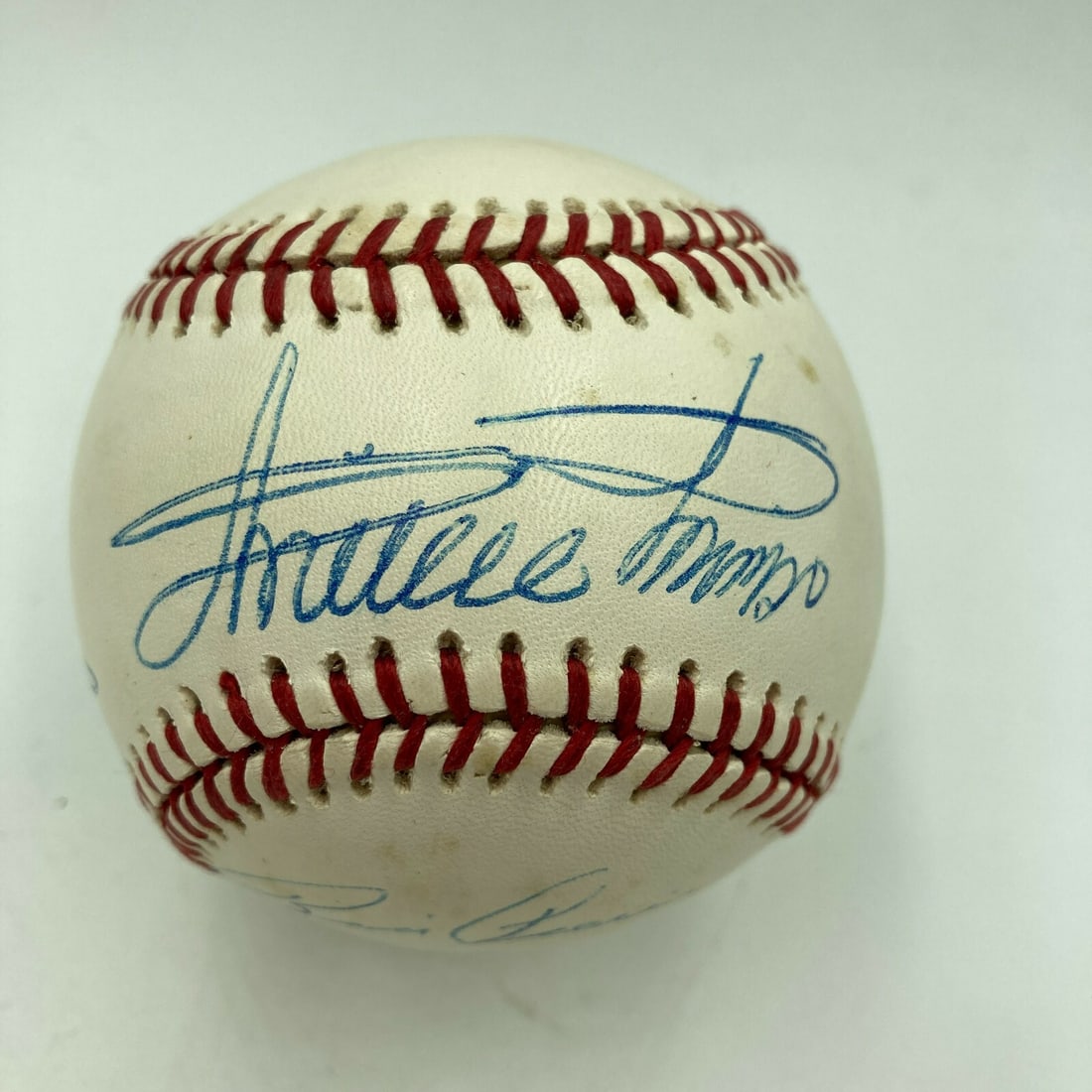 Minnie Minoso Autographed Major League Baseball with Beckett COA: Minnie Minoso Autographed Major League Baseball with Beckett COA This Major League Baseball, autographed by the legendary Minnie Minoso, is a must-have for any baseball enthusiast. Featuring a clear s