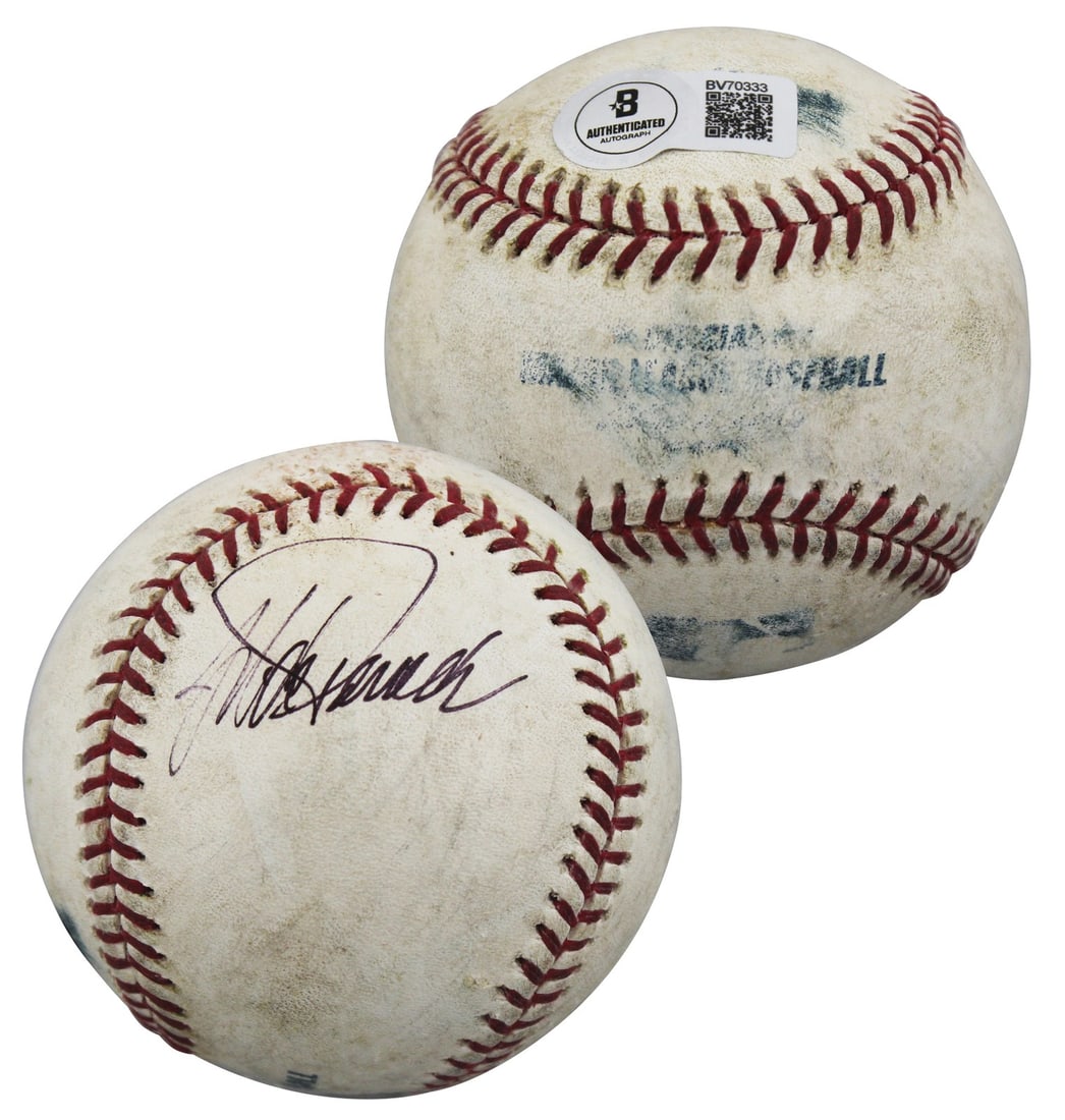 Jorge Posada Signed Baseball Beckett Authenticated New York Yankees OML Selig Ball (1 of 7)