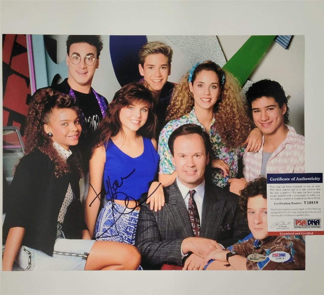 Tiffani Thiessen Signed 11x14 Photo PSA/DNA Saved by the Bell: Tiffani Thiessen Signed 11x14 Photo PSA/DNA Saved by the Bell This is an 11x14 photo featuring Tiffani Amber Thiessen, famously known for her role as Kelly Kapowski in the iconic show 'Saved by the Be