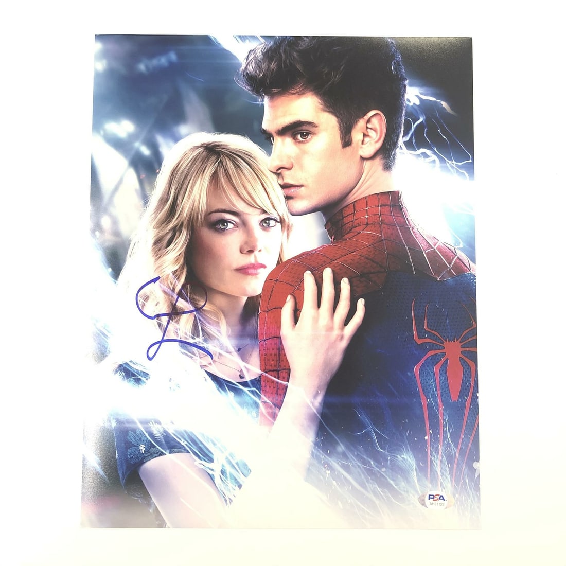 Emma Stone Autographed 11x14 Photo PSA/DNA Certified Maniac: Emma Stone Autographed 11x14 Photo PSA/DNA Certified Maniac This 11x14 photograph features the authentic signature of Emma Stone, certified by PSA/DNA for its authenticity. The image captures a moment