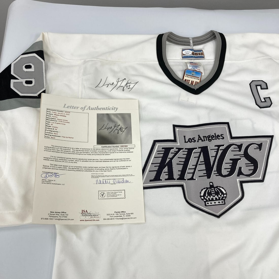 Wayne Gretzky Signed Los Angeles Kings CCM Jersey with JSA COA: Wayne Gretzky Signed Los Angeles Kings CCM Jersey with JSA COA Celebrate the legacy of Wayne Gretzky with this authentic Los Angeles Kings game model jersey, personally signed by the hockey icon himse
