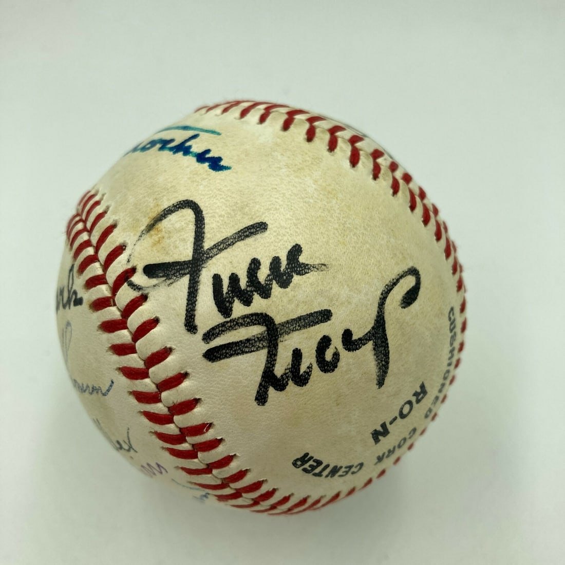 New York Giants Multi Signed Baseball with Willie Mays PSA DNA COA: New York Giants Multi Signed Baseball with Willie Mays PSA DNA COA This is an original baseball signed by iconic legends of the New York Giants, featuring a full letter of authentication from PSA DNA.