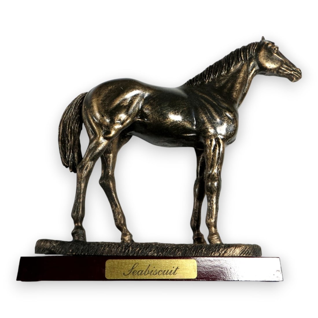 Tobey Maguire Seabiscuit Mini Statue Signed Beckett Authenticated: Tobey Maguire Seabiscuit Mini Statue Signed Beckett Authenticated This Tobey Maguire autographed mini statue of the legendary racehorse Seabiscuit is a must-have for collectors and fans alike. Measuri
