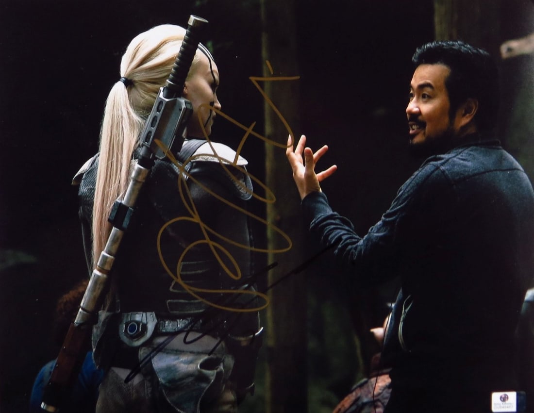 Sofia Boutella Justin Lin Signed 11x14 Photo Star Trek Beyond GAI Authenticated: Sofia Boutella Justin Lin Signed 11x14 Photo Star Trek Beyond GAI Authenticated This stunning 11x14 photograph features the signatures of Sofia Boutella and Justin Lin, celebrating their contributions