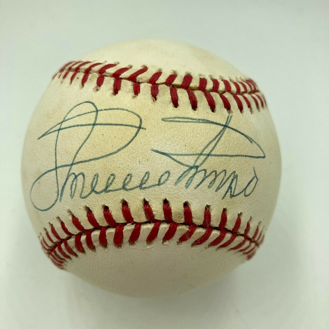 Minnie Minoso Signed American League Baseball with JSA COA: Minnie Minoso Signed American League Baseball with JSA COA Celebrate the legacy of baseball legend Minnie Minoso with this authentic American League baseball, signed in honor of his remarkable six-dec
