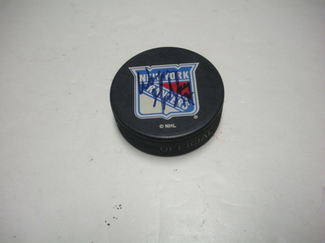 Wayne Gretzky Signed Hockey Puck New York Rangers Edmonton Oilers with COA (1 of 1)
