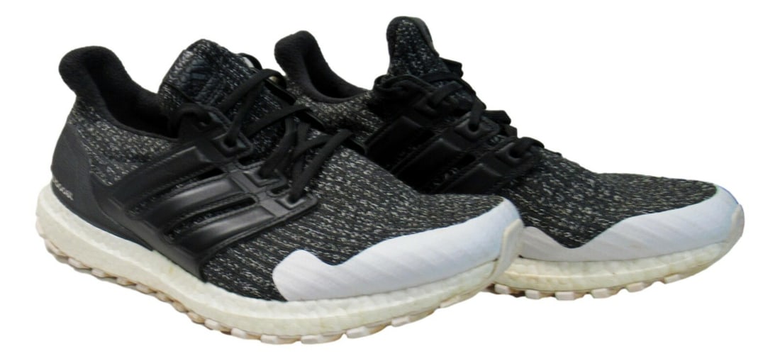 Carlos Correa Houston Astros Game Worn Turf Cleats with LOA 77279: Carlos Correa Houston Astros Game Worn Turf Cleats with LOA 77279 These pre-owned turf shoes were worn by MLB player Carlos Correa during games with the Houston Astros. An essential piece of memorabil