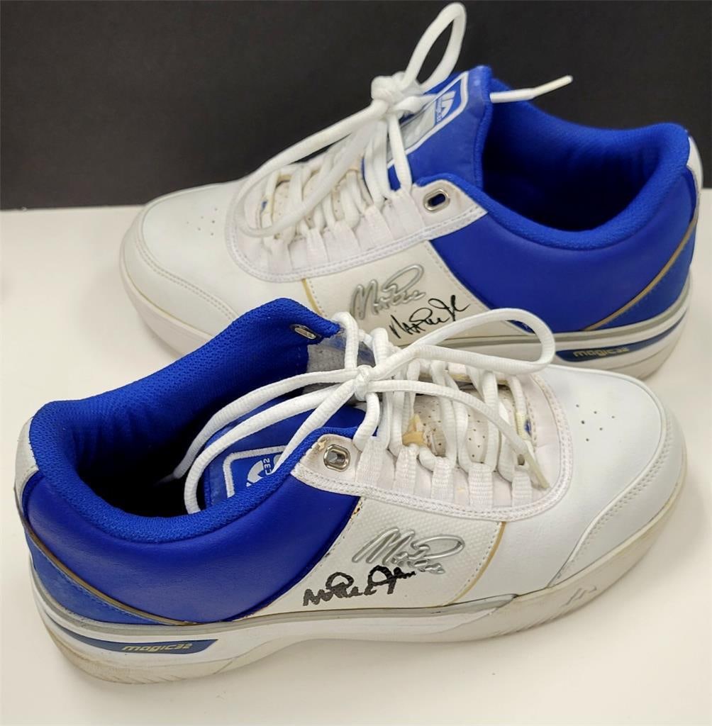 Magic Johnson Signed Magic32 Shoes Size 8.5 Blue/White Beckett BAS: Magic Johnson Signed Magic32 Shoes Size 8.5 Blue/White Beckett BAS Step into basketball history with these original Magic32 shoes, featuring an authentic autograph from NBA legend Magic Johnson. Desig