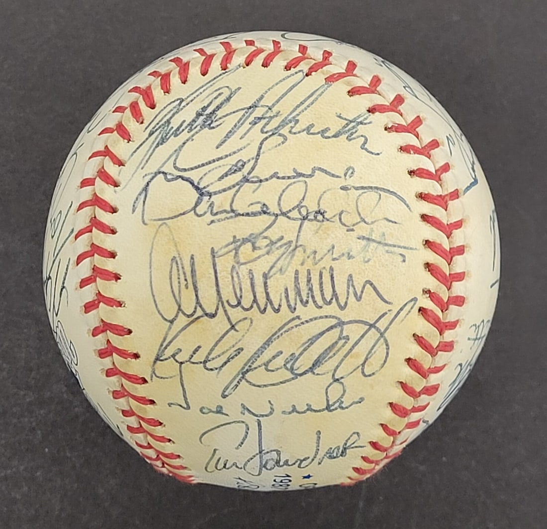 1987 Minnesota Twins Team Signed Baseball with Beckett COA (1 of 8)