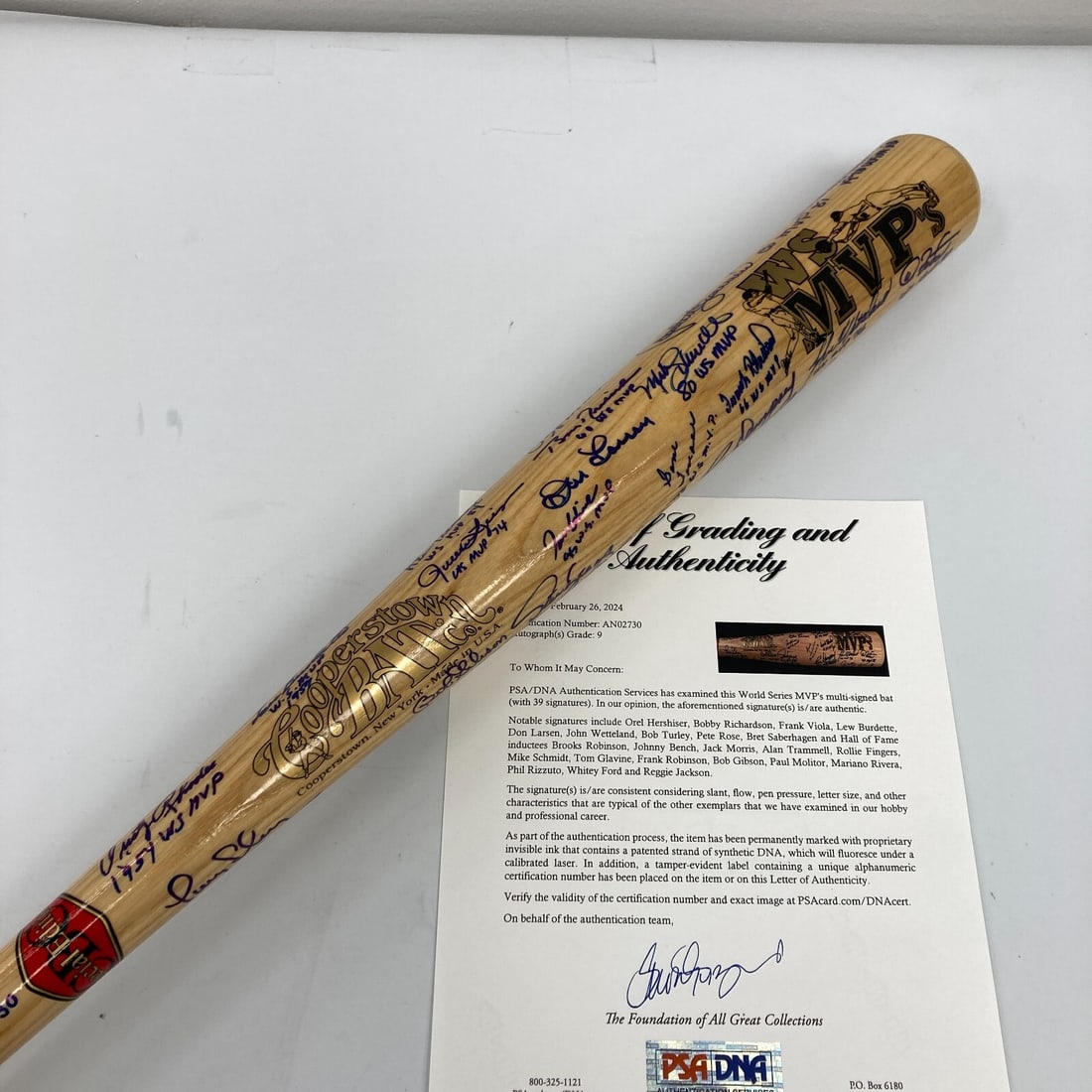 Louisville Slugger World Series MVP Bat 39 Signatures PSA DNA Graded 9 MINT: Louisville Slugger World Series MVP Bat 39 Signatures PSA DNA Graded 9 MINT This stunning Louisville Slugger bat is a collector's dream, featuring the signatures of 39 World Series MVPs. Measuring 34