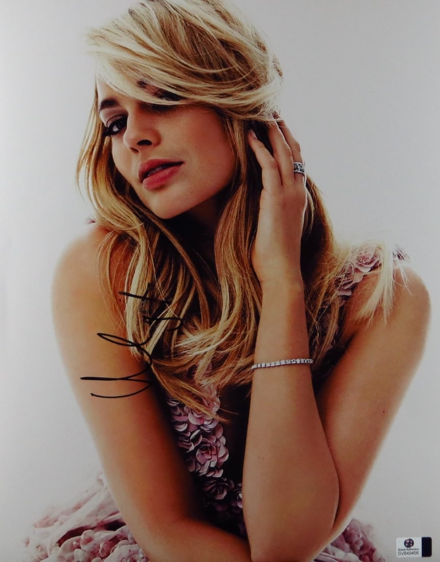 Margot Robbie Autographed 11x14 Photo Global Authentics Certified (1 of 2)