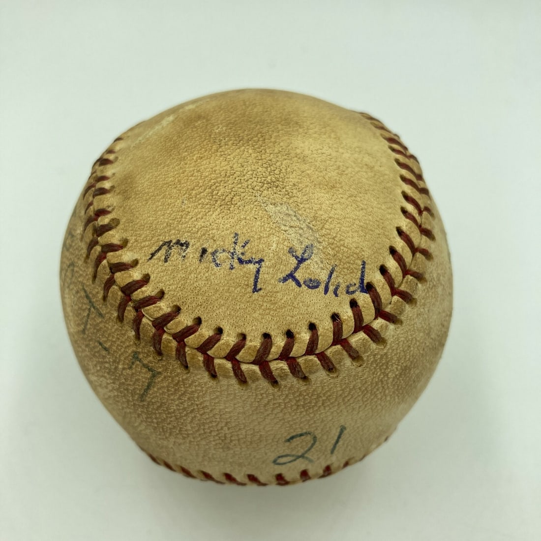 Mickey Lolich Signed Game Used Baseball Win 162 Beckett COA: Mickey Lolich Signed Game Used Baseball Win 162 Beckett COA This is a game-used baseball from Mickey Lolich's final career win, No. 162, featuring an authentic signature. The ball is from the complete