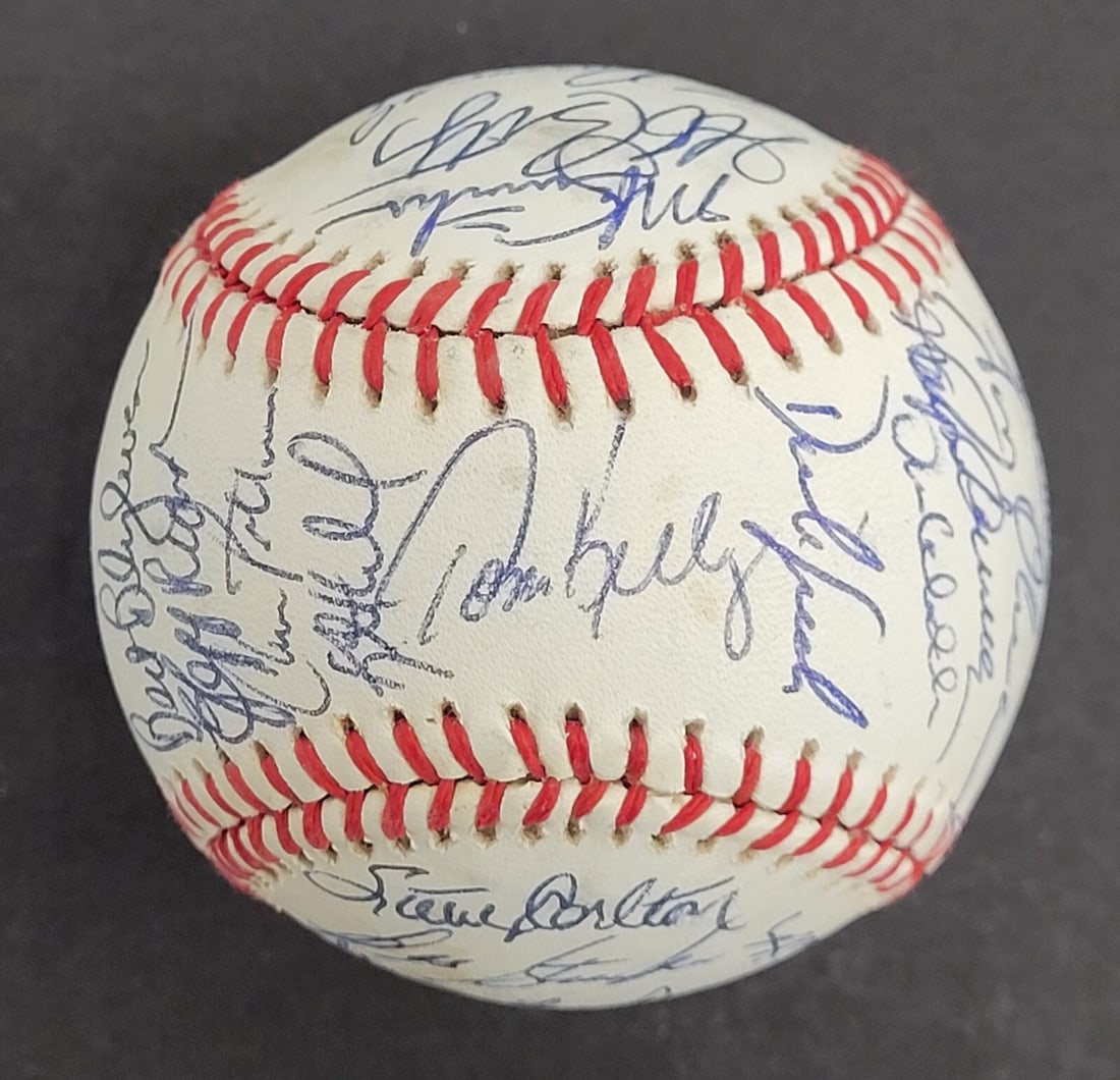 1987 Minnesota Twins Team Signed Baseball 36 Signatures Beckett COA (1 of 7)