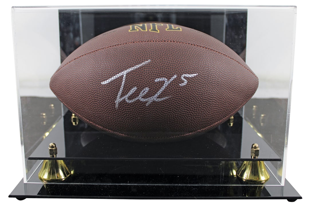 Tee Higgins Signed Cincinnati Bengals Wilson Football with Beckett Authentication: Tee Higgins Signed Cincinnati Bengals Wilson Football with Beckett Authentication This is an original autographed Wilson Super Grip football personally signed by Tee Higgins of the Cincinnati Bengals.