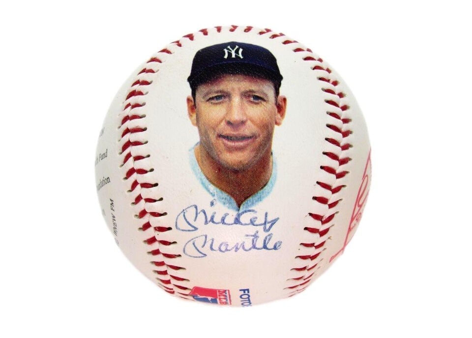 Mickey Mantle Don Mattingly Signed 1989 Baseball Photo PSA/DNA: Mickey Mantle Don Mattingly Signed 1989 Baseball Photo PSA/DNA This collectible features a baseball photograph signed by the legendary Mickey Mantle and Don Mattingly, showcasing their iconic status i